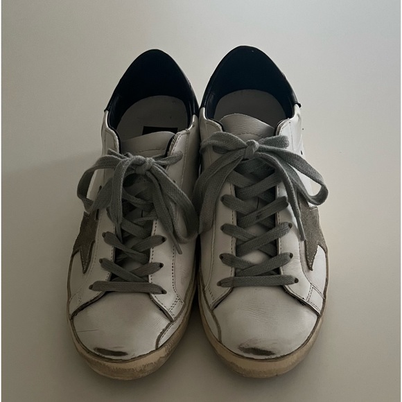 Golden Goose, size 35. Only worn 4 times. Practically brand new. Great condition - Picture 4 of 4